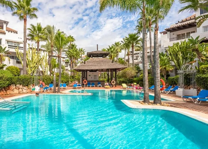 Beachside Luxury 2 Bedroom Apartment, Puerto Banus