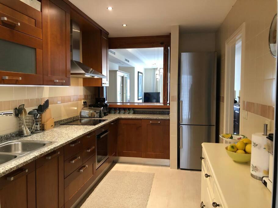 Beachside Luxury 2 Bedroom Apartment, Puerto Banus * Marbella