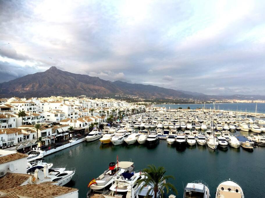 Beachside Luxury 2 Bedroom Apartment, Puerto Banus Apartamento