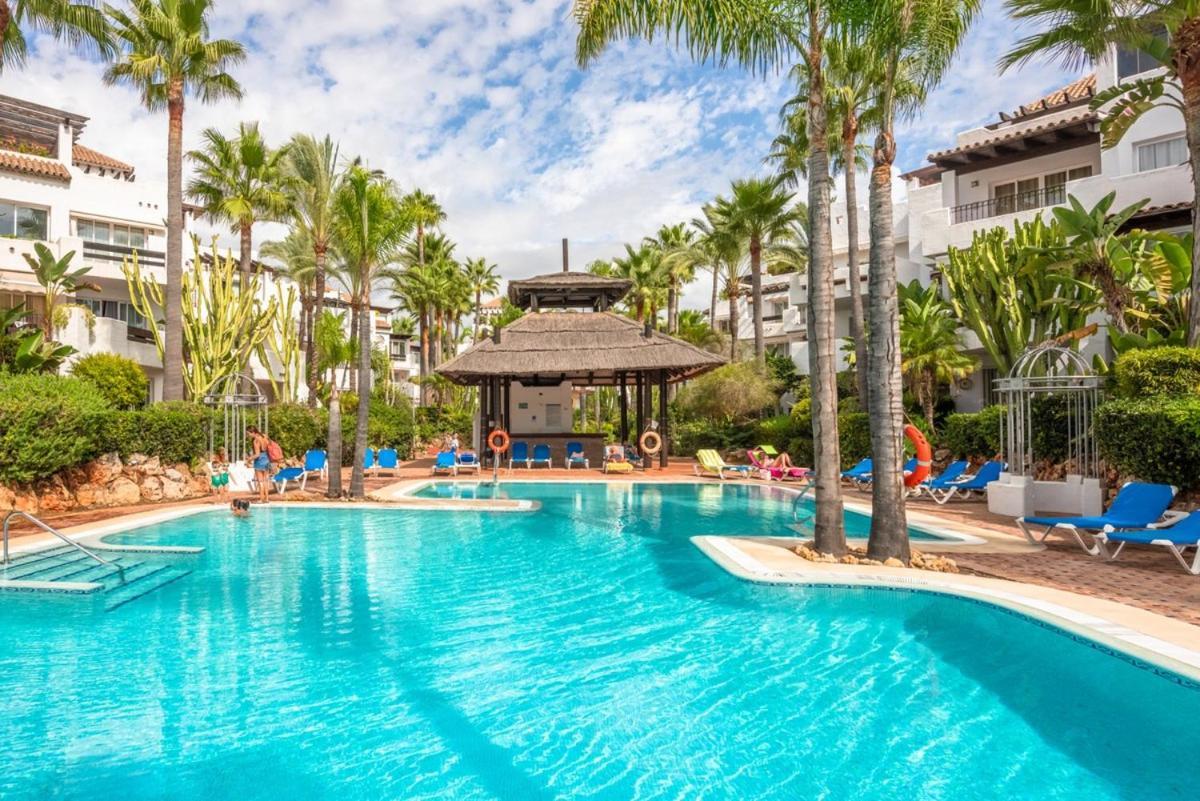Beachside Luxury 2 Bedroom Apartment, Puerto Banus Apartamento *